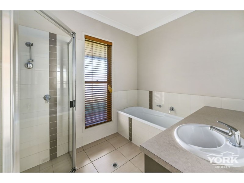 Middle Ridge QLD 4350