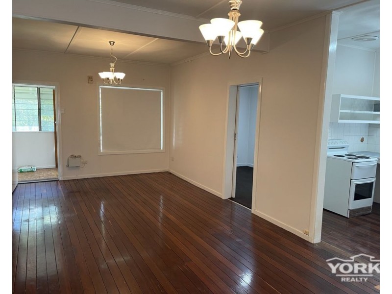 22 Ruthven Street, Harlaxton QLD 4350