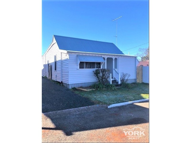 8 Sir Street, North Toowoomba QLD 4350