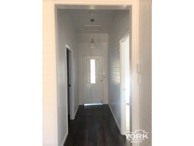 8 Sir Street, North Toowoomba QLD 4350