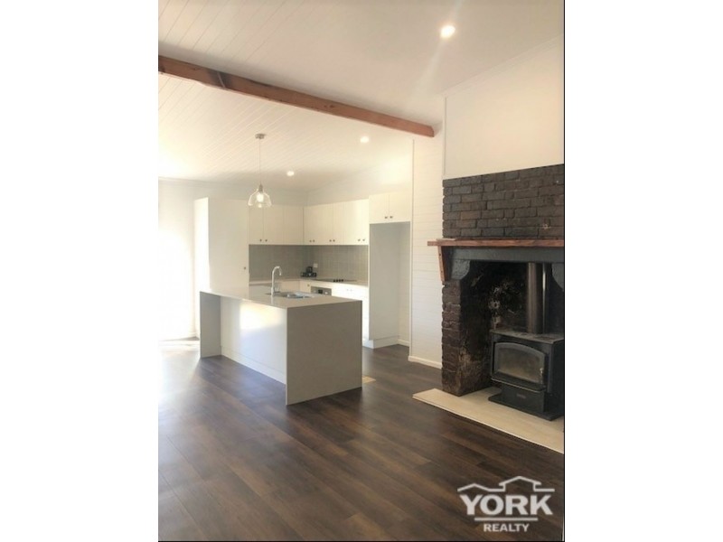 8 Sir Street, North Toowoomba QLD 4350