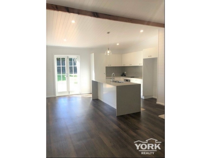 8 Sir Street, North Toowoomba QLD 4350