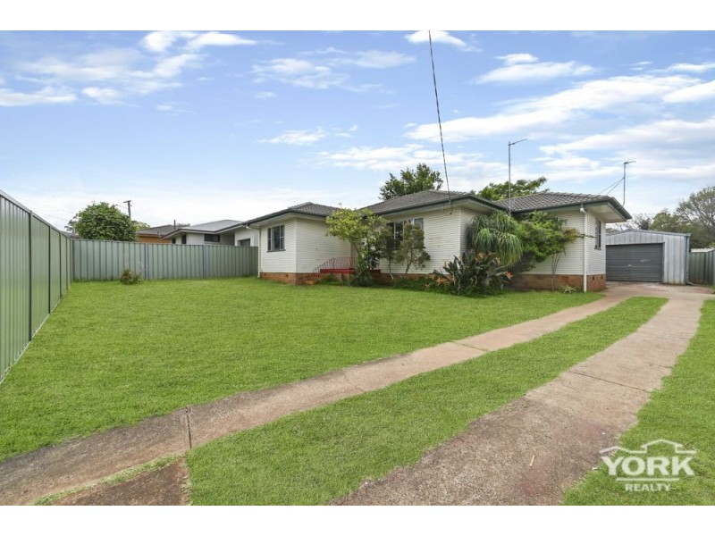 25 Quelch Street, Rockville QLD 4350