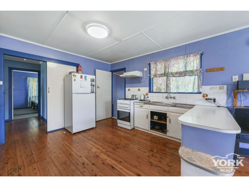 25 Quelch Street, Rockville QLD 4350