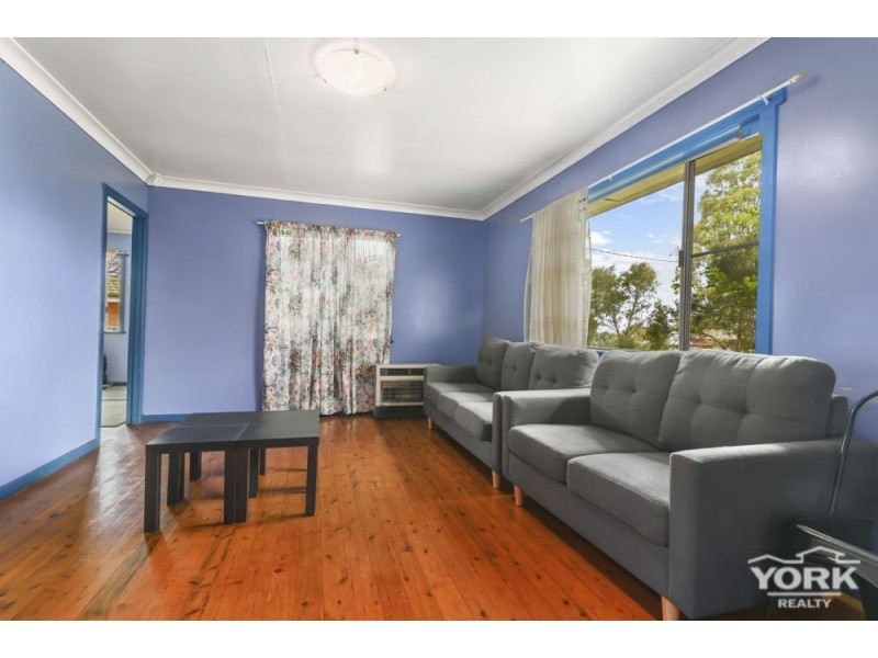 25 Quelch Street, Rockville QLD 4350