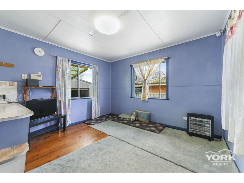 25 Quelch Street, Rockville QLD 4350