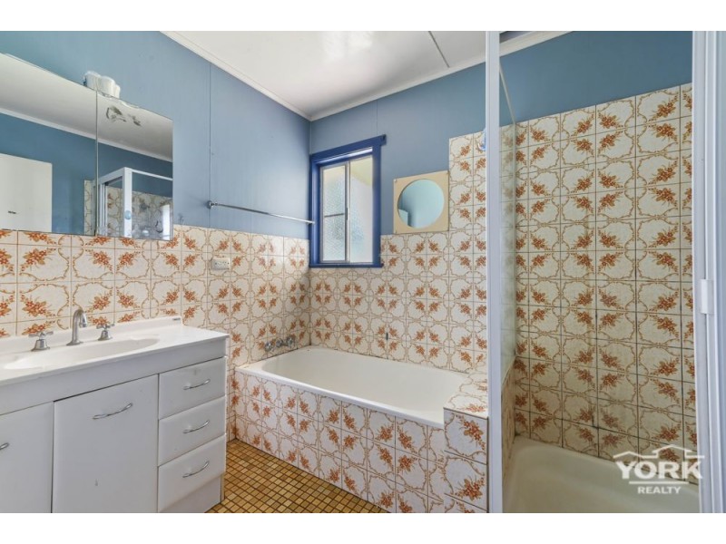 25 Quelch Street, Rockville QLD 4350