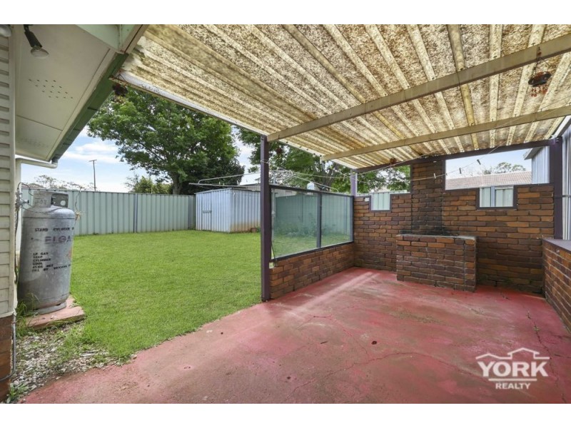 25 Quelch Street, Rockville QLD 4350