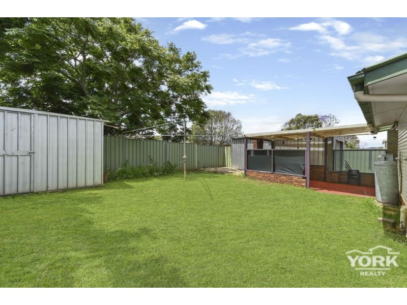 25 Quelch Street, Rockville QLD 4350
