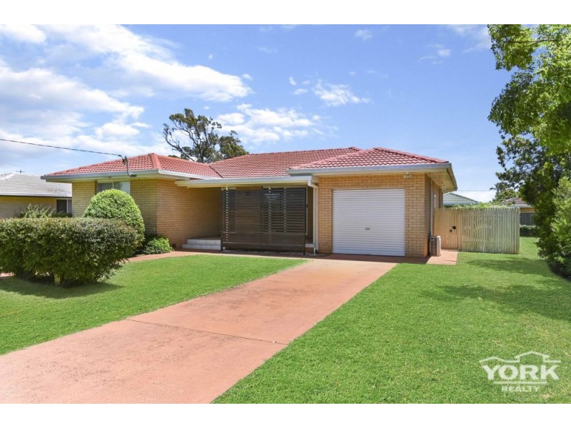 31 Merino Street, Harristown QLD 4350