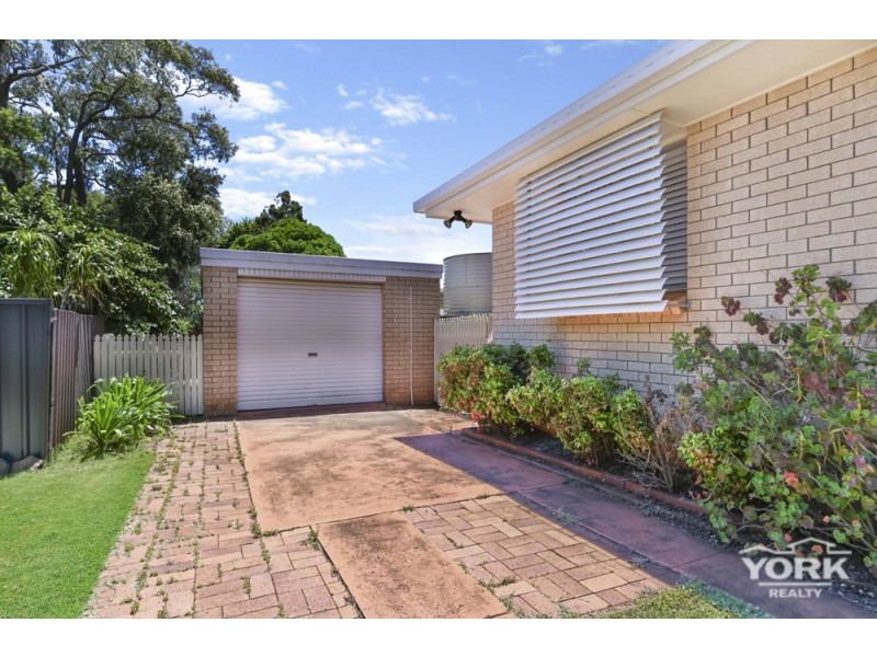 31 Merino Street, Harristown QLD 4350