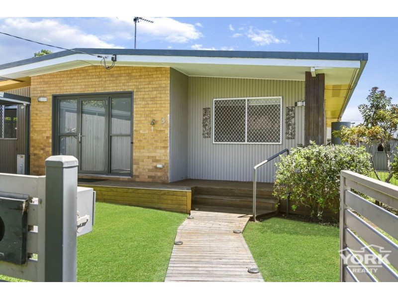 5 Skoien Street, Harristown QLD 4350