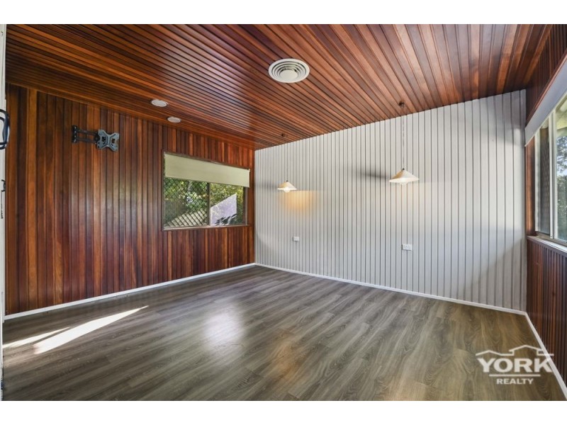 3 Peter Street, Mount Lofty QLD 4350