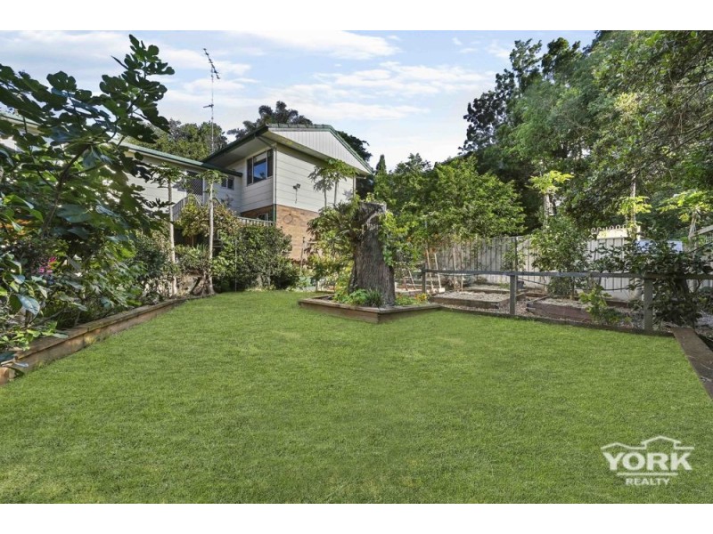 3 Peter Street, Mount Lofty QLD 4350