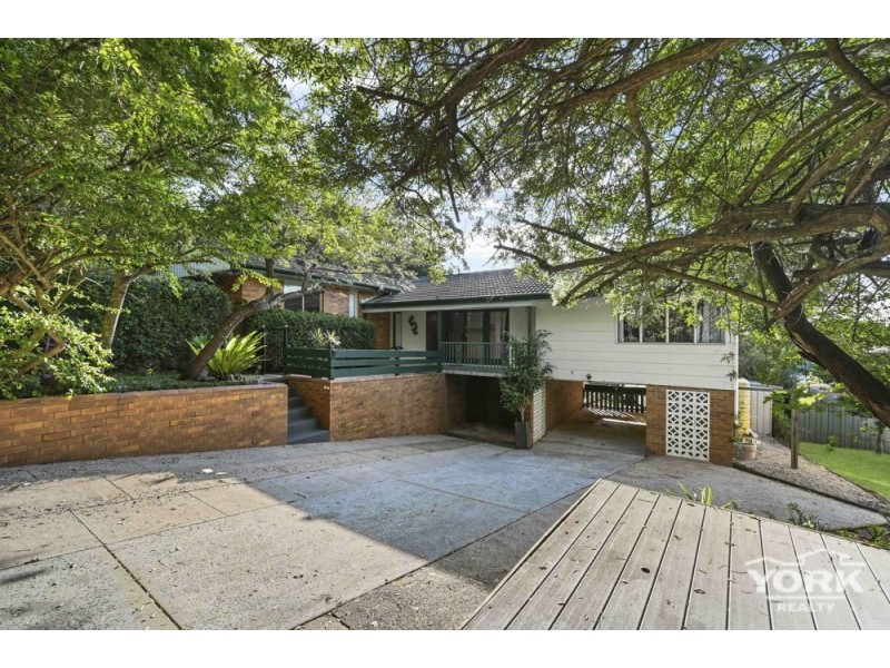 3 Peter Street, Mount Lofty QLD 4350