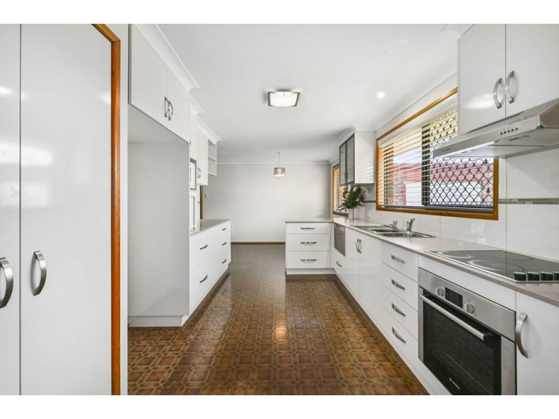 3 Azalea Court, Centenary Heights QLD 4350