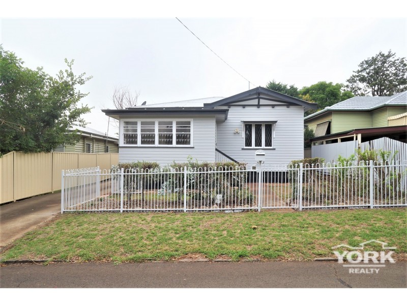 28 Clark Street, South Toowoomba QLD 4350