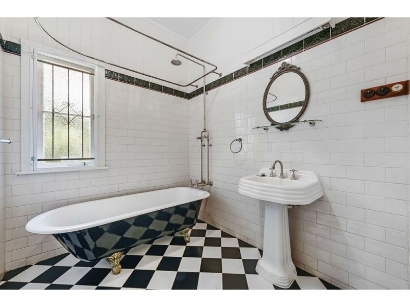 133a West Street, Newtown QLD 4350