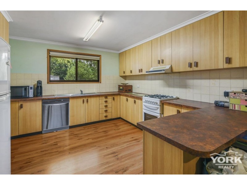 9925 New England Highway, Cabarlah QLD 4352