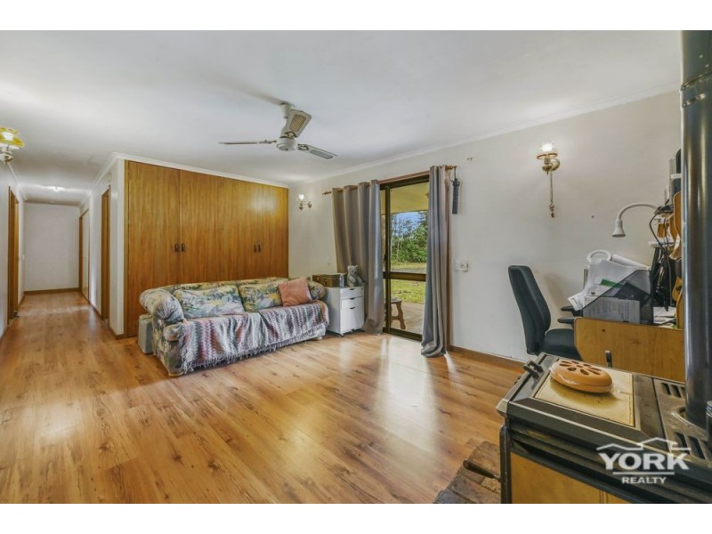 9925 New England Highway, Cabarlah QLD 4352