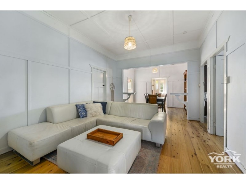 262 North Street, Rockville QLD 4350