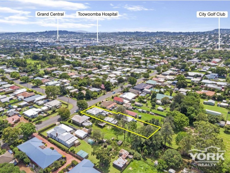 314 South Street, Harristown QLD 4350