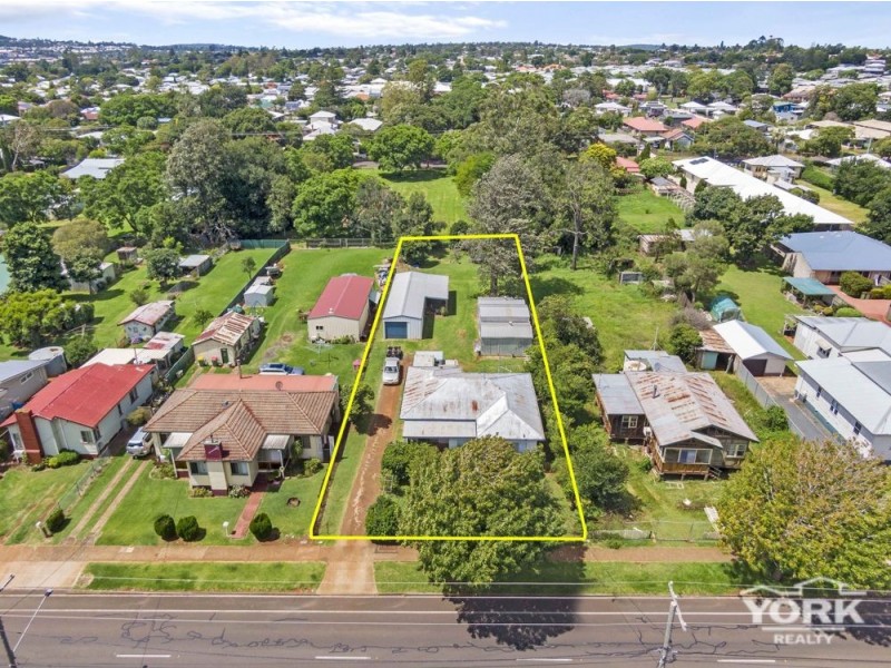 314 South Street, Harristown QLD 4350