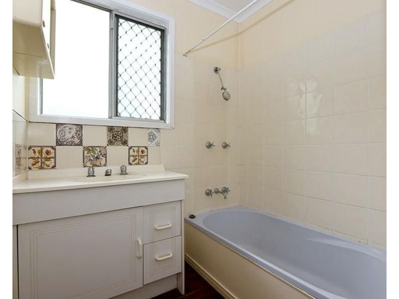 273 James Street, Newtown QLD 4350