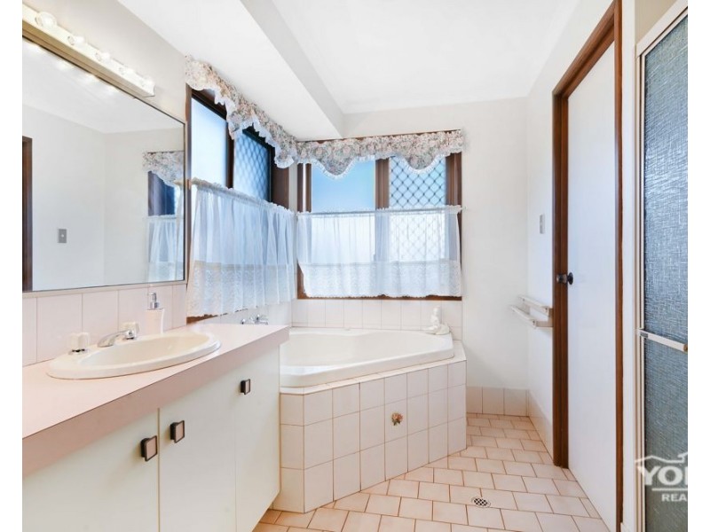 12 Prosser Street, Rockville QLD 4350