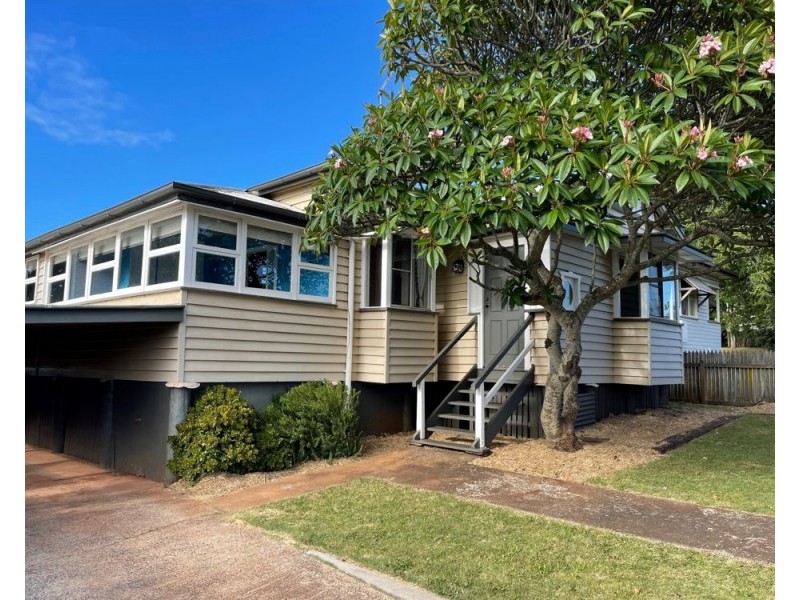 6 Peak Street, Harristown QLD 4350