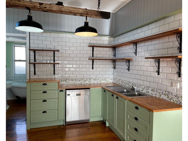 6 Peak Street, Harristown QLD 4350