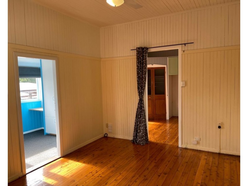 6 Peak Street, Harristown QLD 4350