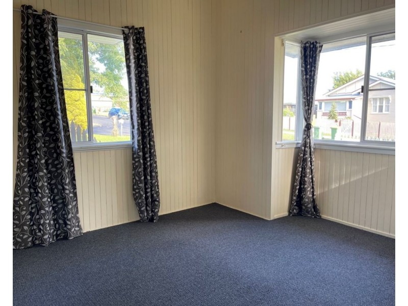 6 Peak Street, Harristown QLD 4350