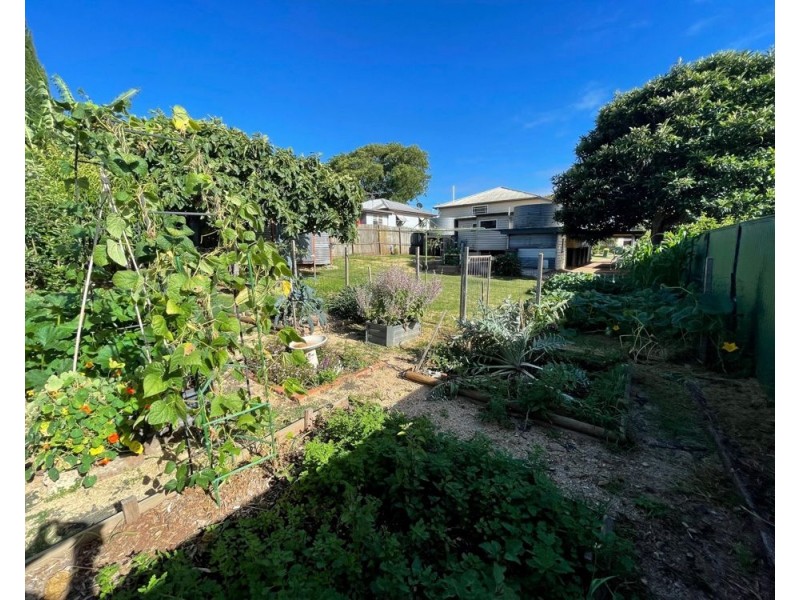 6 Peak Street, Harristown QLD 4350