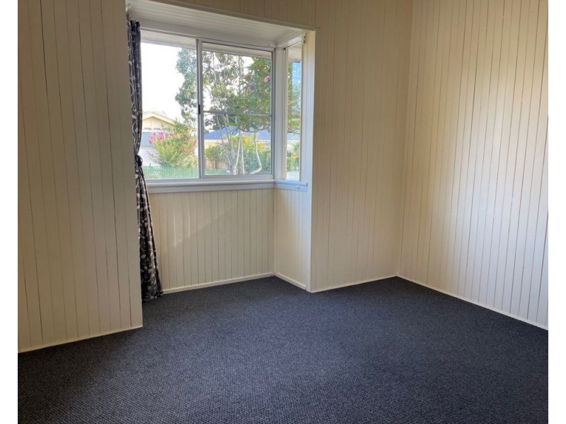 6 Peak Street, Harristown QLD 4350