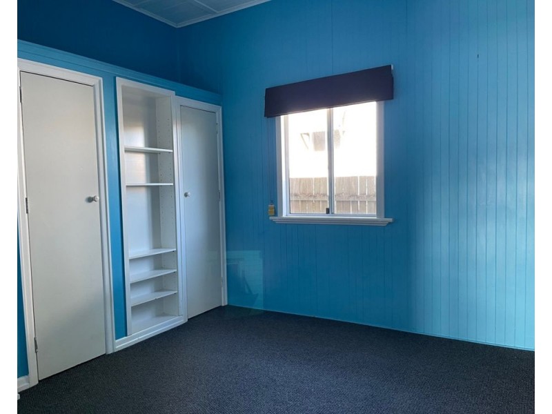 6 Peak Street, Harristown QLD 4350