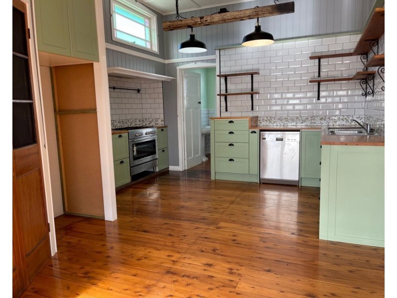 6 Peak Street, Harristown QLD 4350