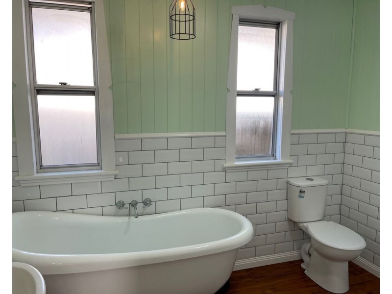 6 Peak Street, Harristown QLD 4350