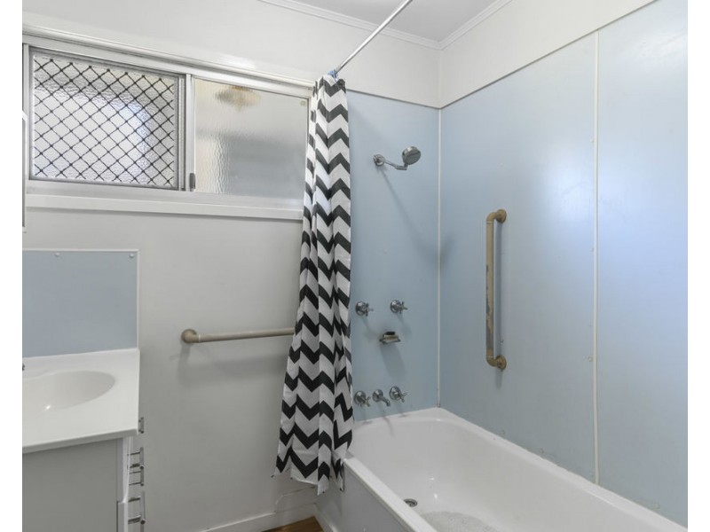 8 Dignan Street, Harristown QLD 4350