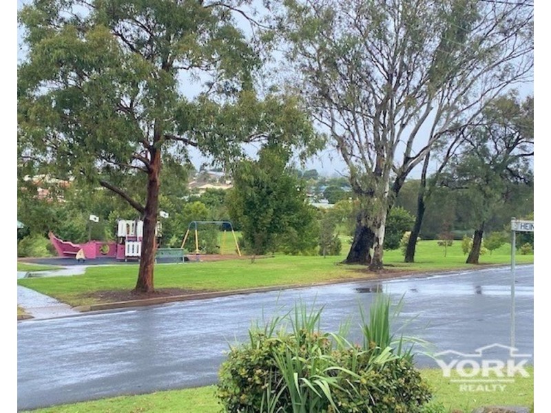 1/1 Heinemann Court, Kearneys Spring QLD 4350