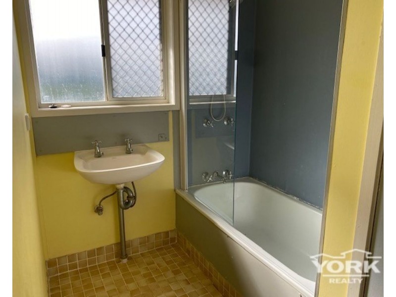 10 Featherstone Court, Rockville QLD 4350