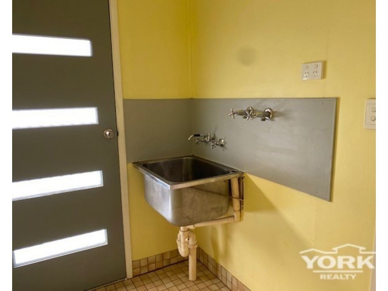 10 Featherstone Court, Rockville QLD 4350