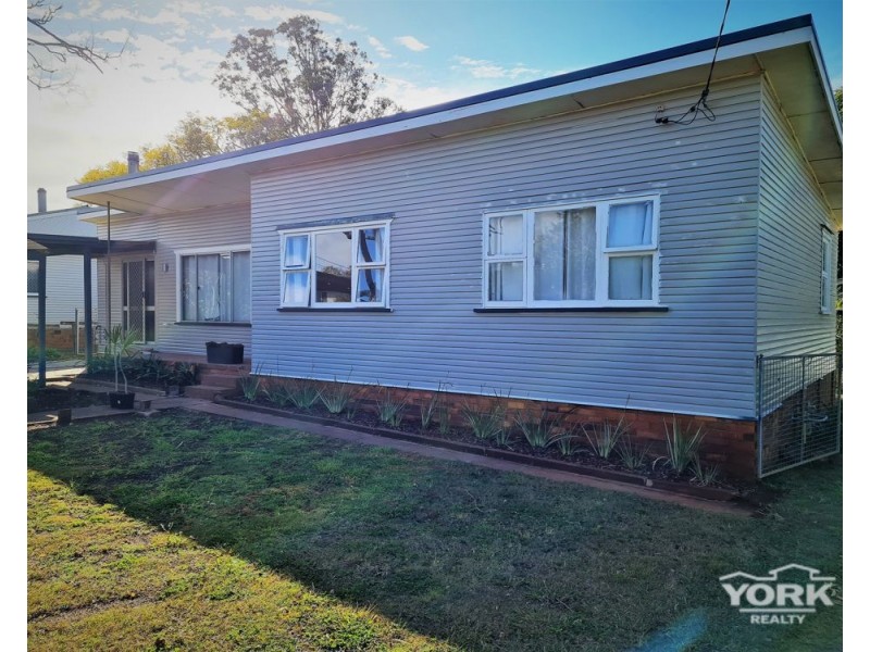34 Tara Street, Wilsonton QLD 4350
