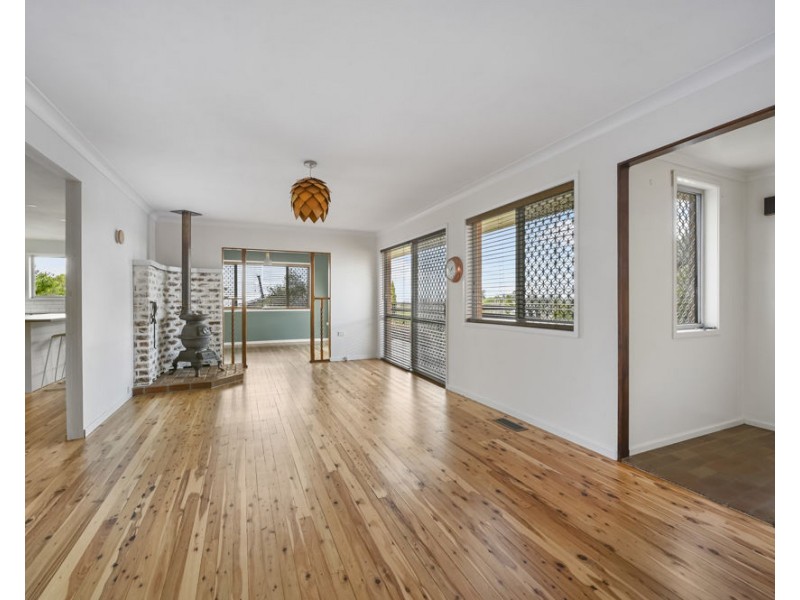 7 Barrymount Crescent, Mount Lofty QLD 4350