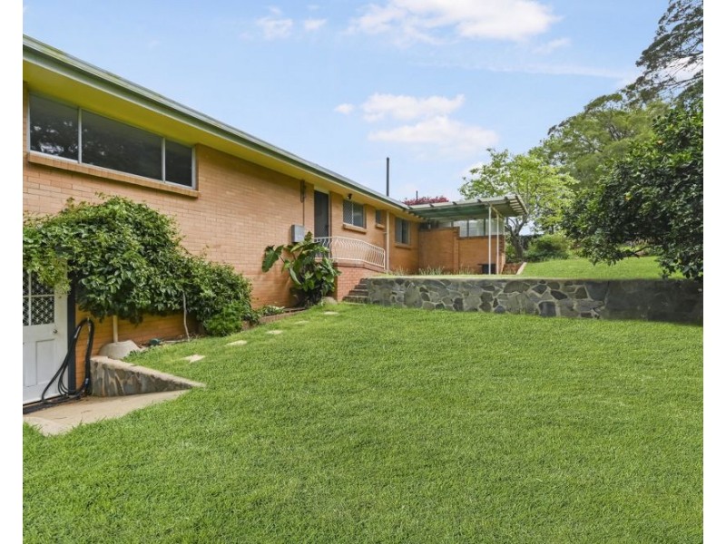 7 Barrymount Crescent, Mount Lofty QLD 4350