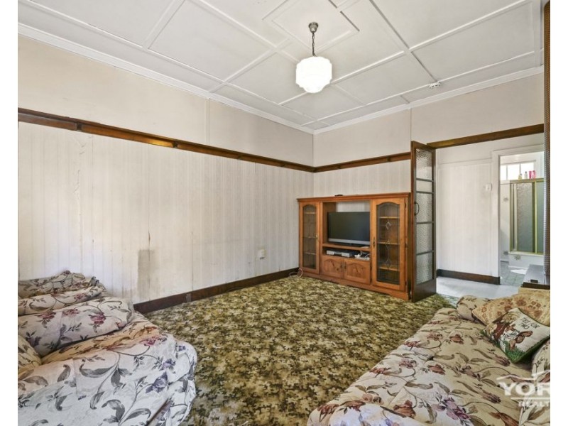 7 Northland Street, Newtown QLD 4350