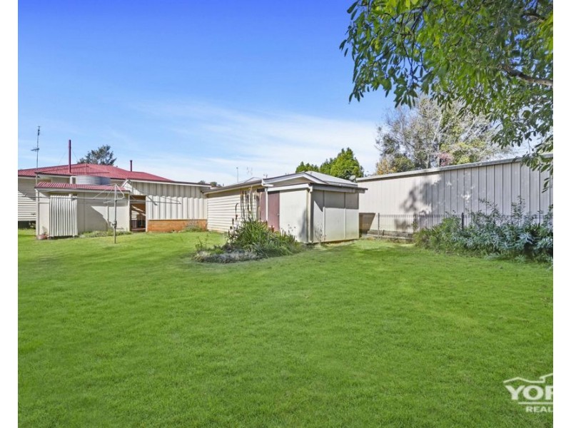 7 Northland Street, Newtown QLD 4350