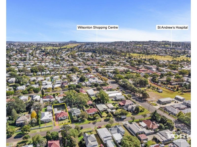 7 Northland Street, Newtown QLD 4350