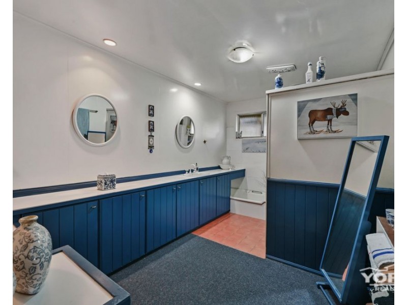 Mount Lofty QLD 4350