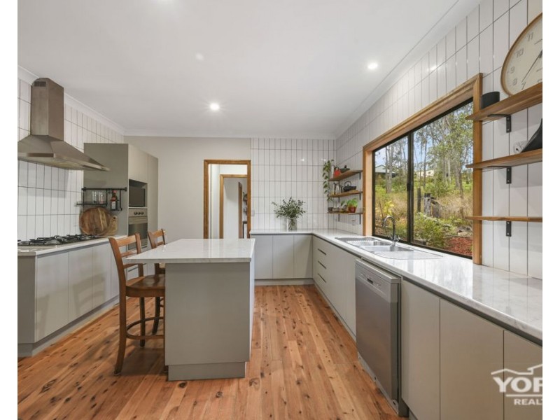 6 Woodland Crescent, Withcott QLD 4352